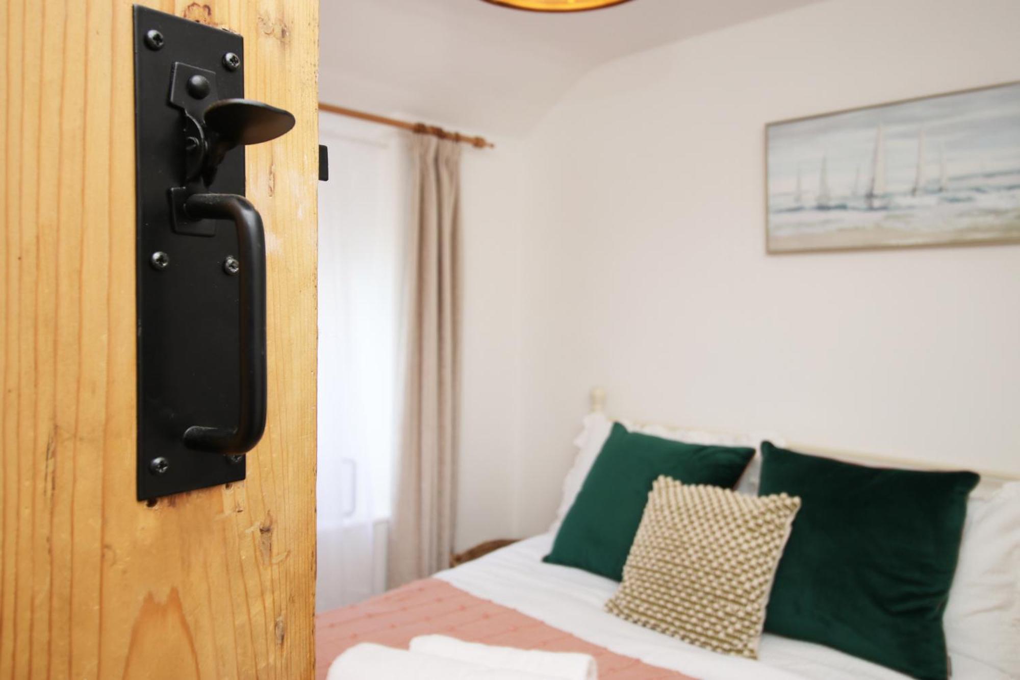 Little Gem In The Mumbles! Fishermans Cottage With Log Burner, Dog Friendly And Welcome Breakfast Hamper! ภายนอก รูปภาพ