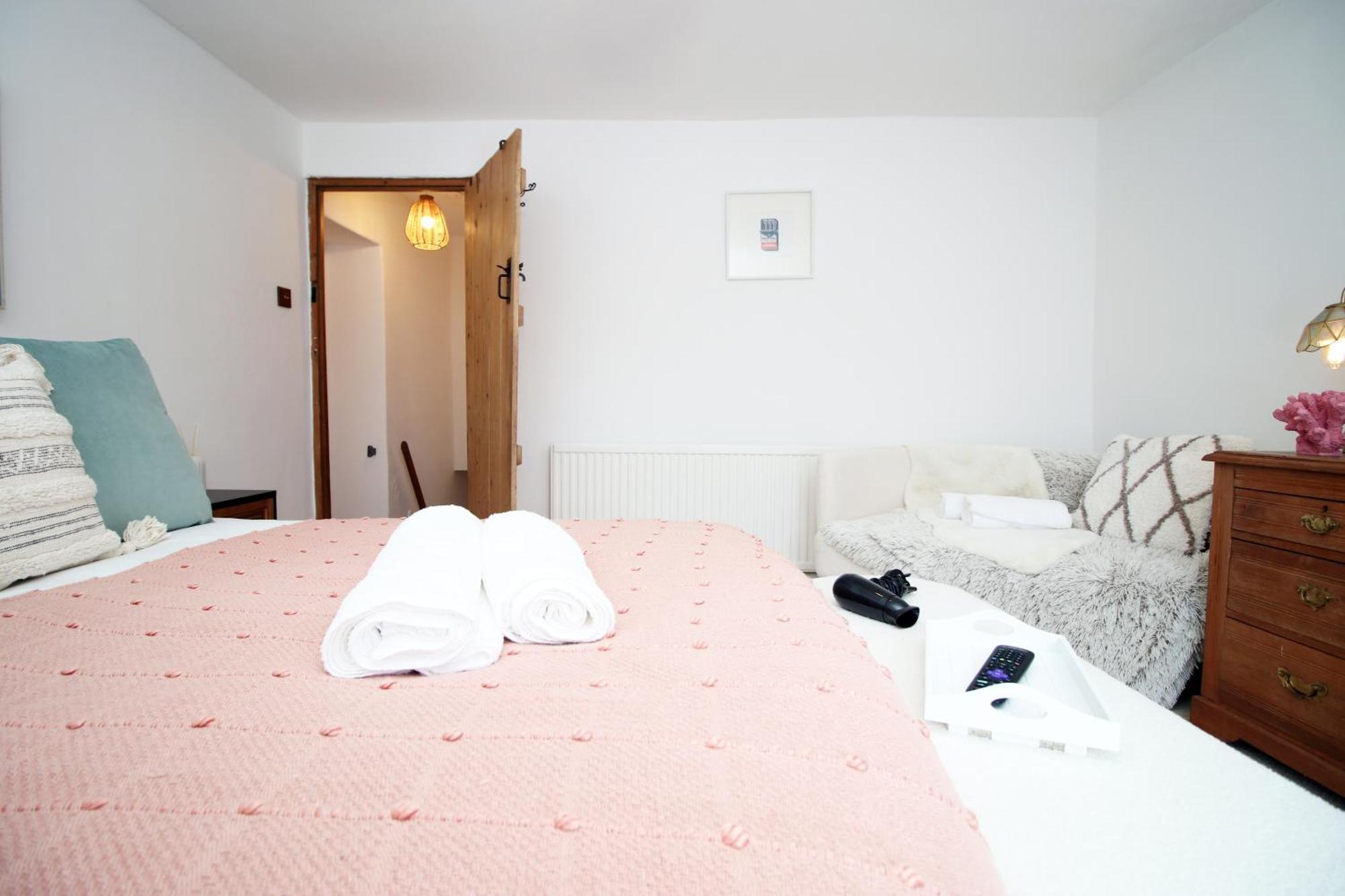 Little Gem In The Mumbles! Fishermans Cottage With Log Burner, Dog Friendly And Welcome Breakfast Hamper! ภายนอก รูปภาพ